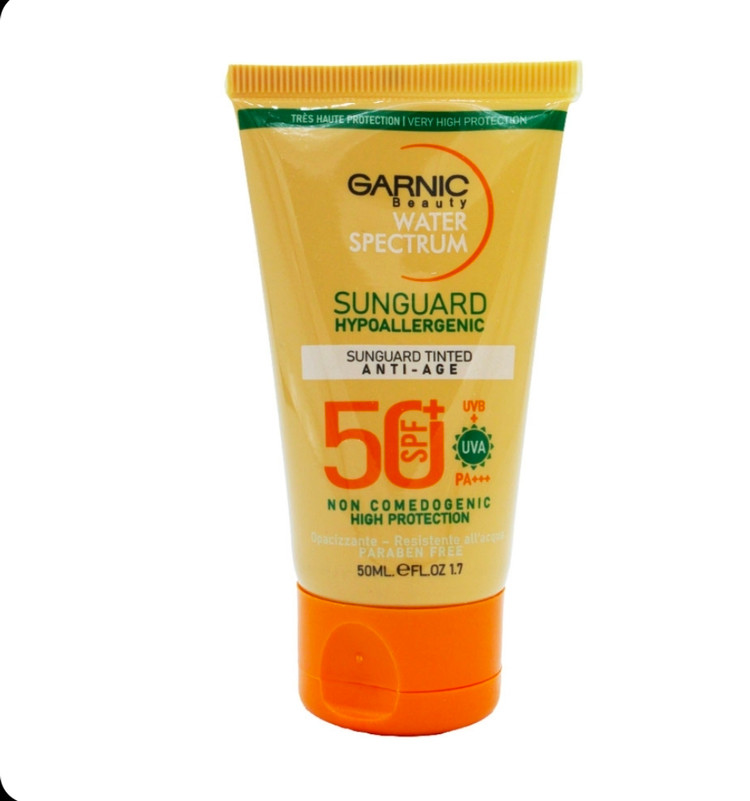 کرم ضد آفتاب گارنیک رنگی مدل Sun Guard مناسب پوست چرب و مختلط حجم 50 میلی لیتر