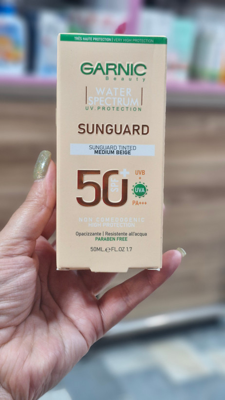 کرم ضد آفتاب گارنیک رنگی مدل Sun Guard مناسب پوست چرب و مختلط حجم 50 میلی لیتر